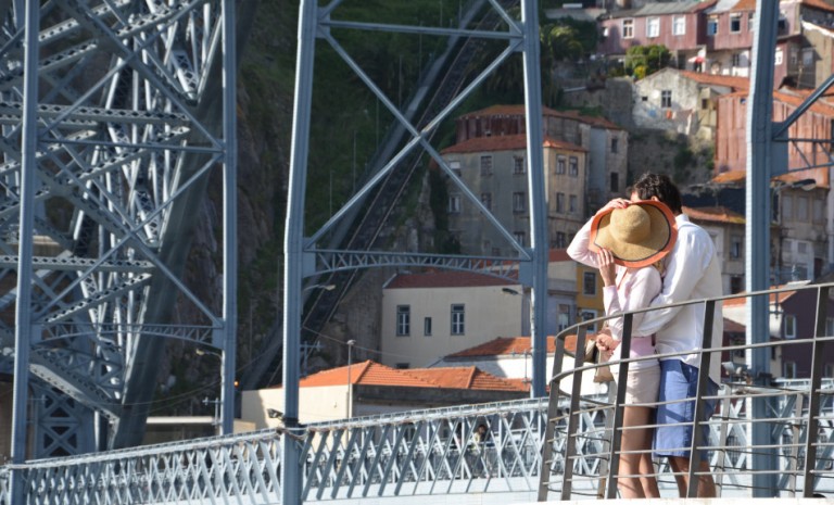 A romantic moment in Porto